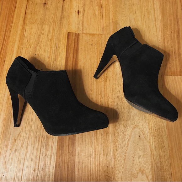 Dolce Vita Shoes - Black Dolce Vita booties with bottom insole - 8.5